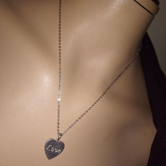 Long chain with a Sterling jwbr heart charm - Picture 5 of 6